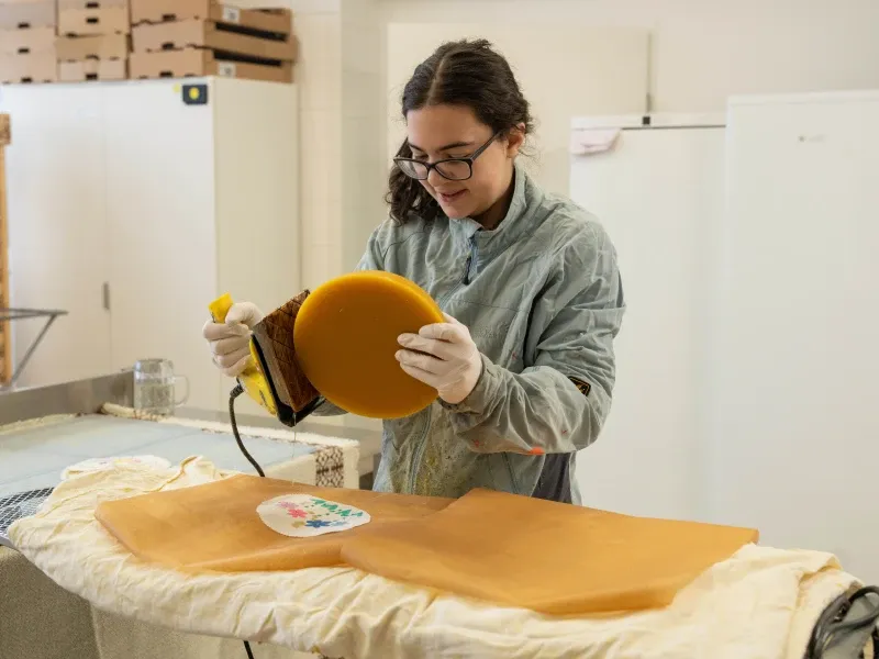 Aus Hemden werden Bienenwachstücher – Upcycling bei ÖkoFEN