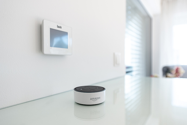 <b>Smart Home</b> - řídící systém Pelletronic lze také propojit například s Alexou. 