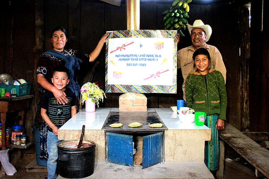 Holzsparofen der Familie Chic Gutierrez in Guatemala
