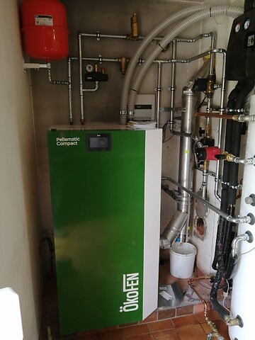 Pellematic Compact met textielsilo en een zonneboiler