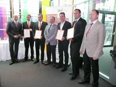 © Deutsches Pelletinstitut: Feierliche Zertifikatübergabe an die ersten ENplus-Produzenten und -händler im September 2010 auf der Messe Interpellets in Stuttgart.